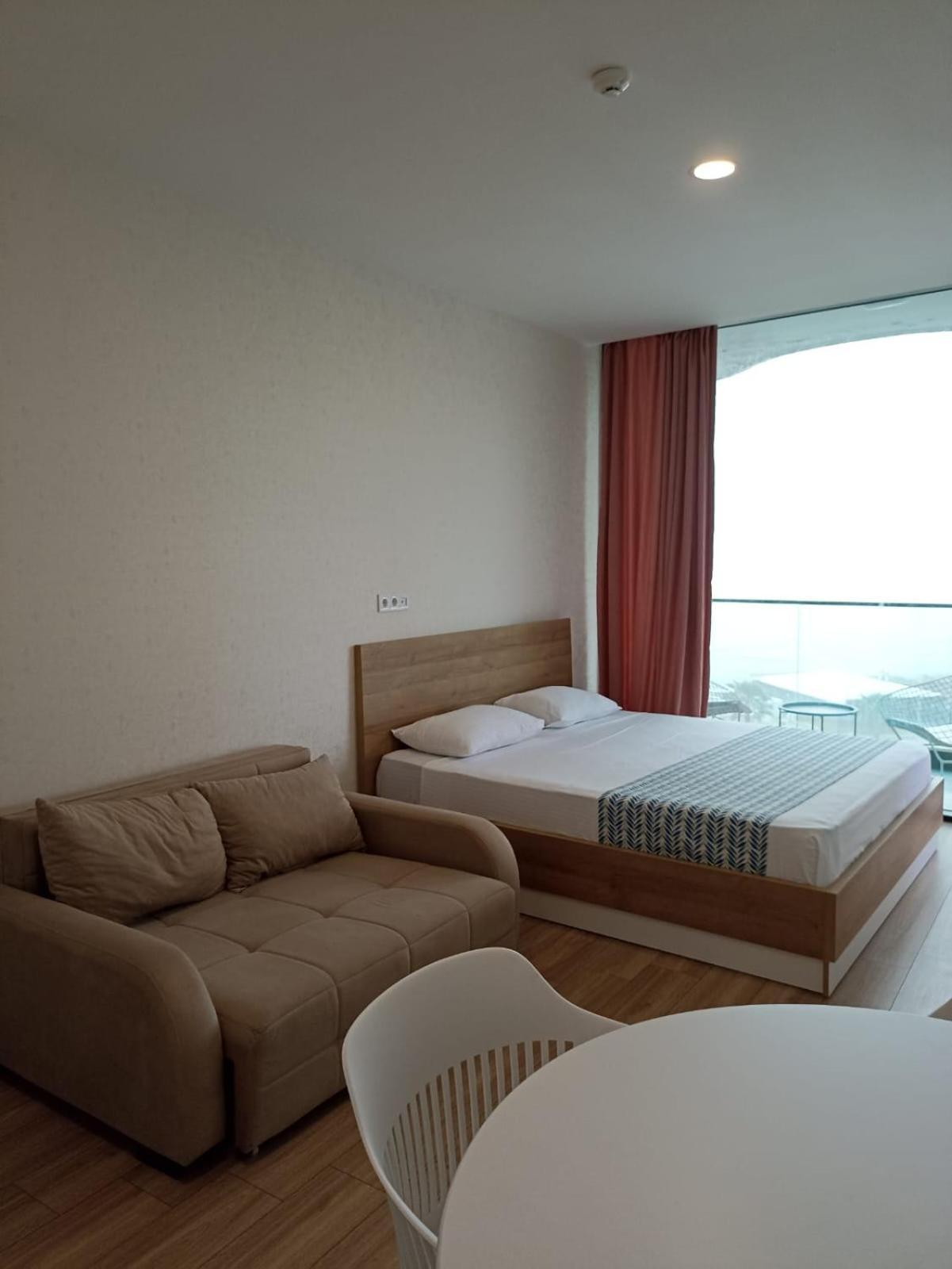 Hotel Navi 巴统 外观 照片