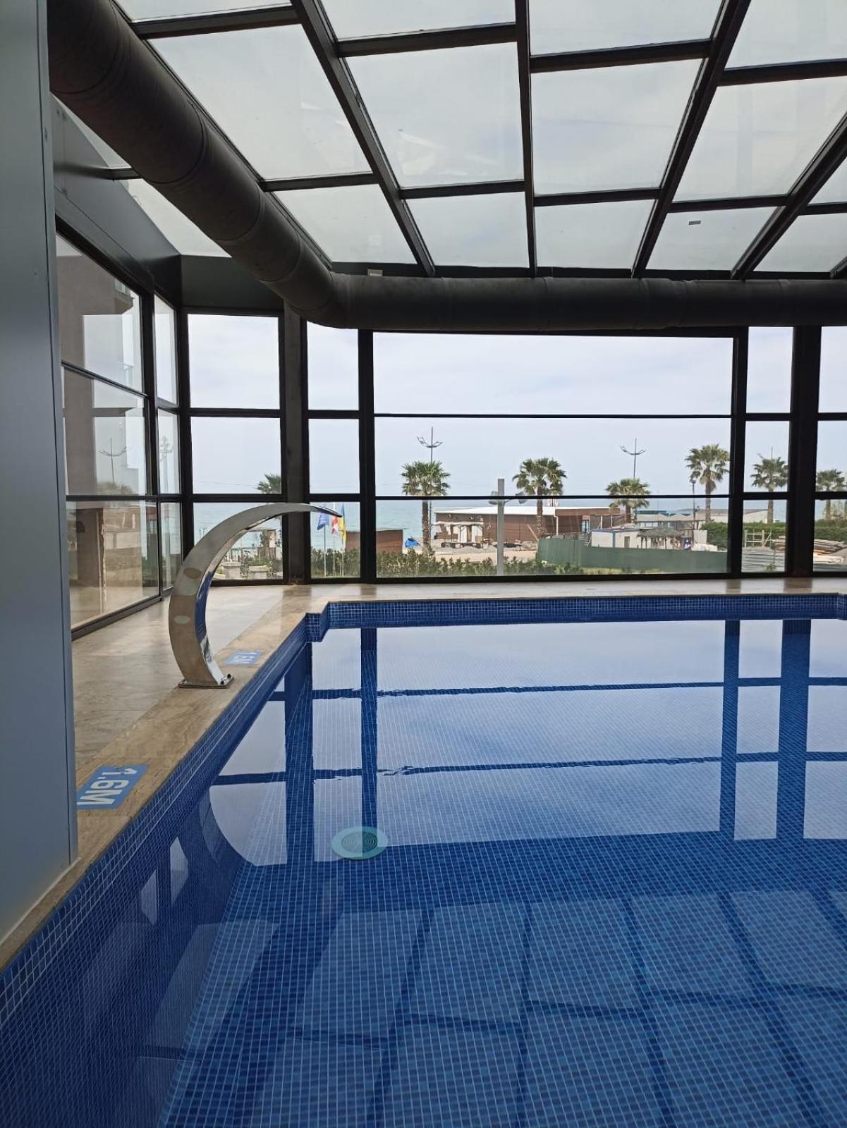 Hotel Navi 巴统 外观 照片