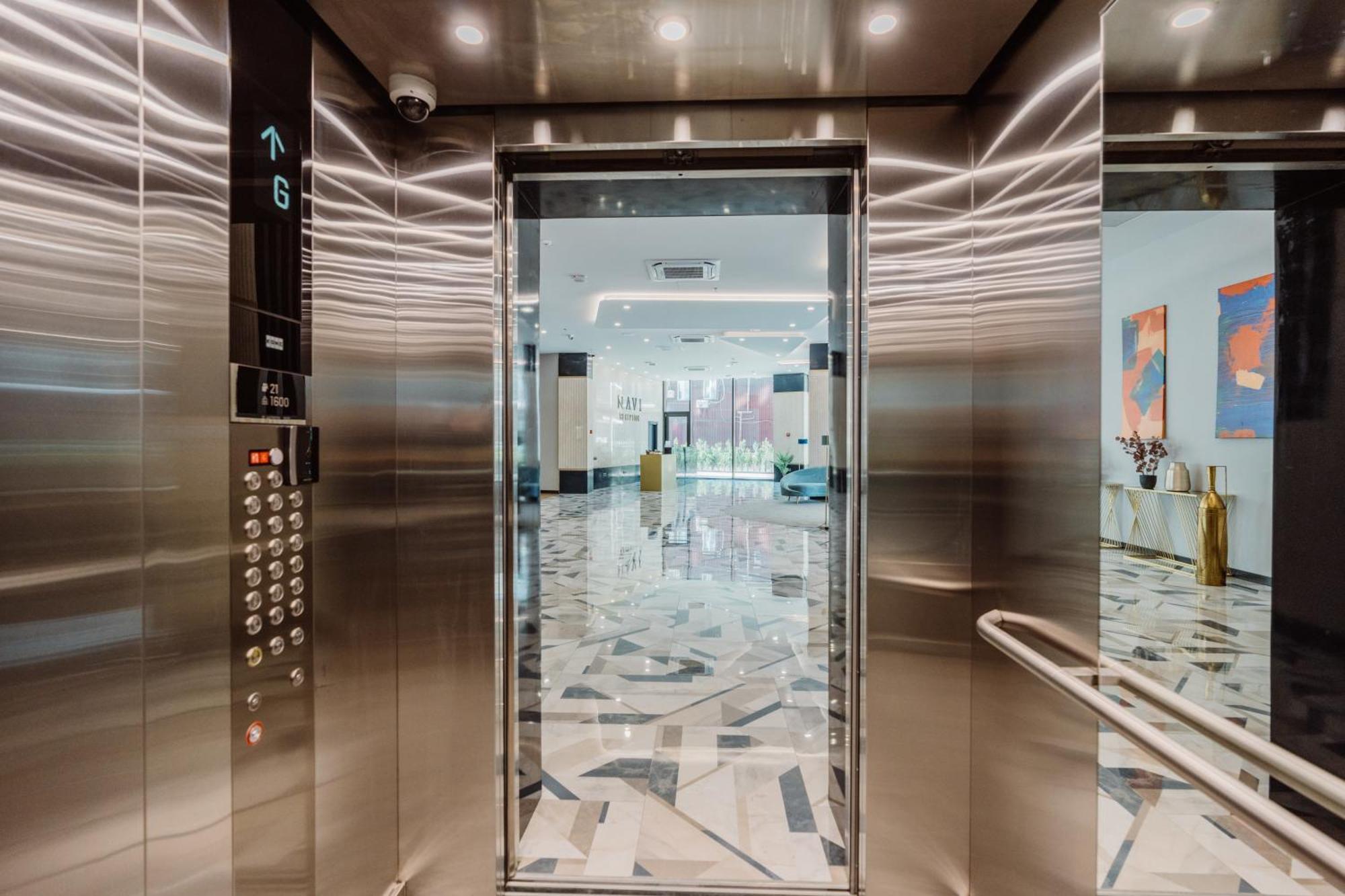 Hotel Navi 巴统 外观 照片