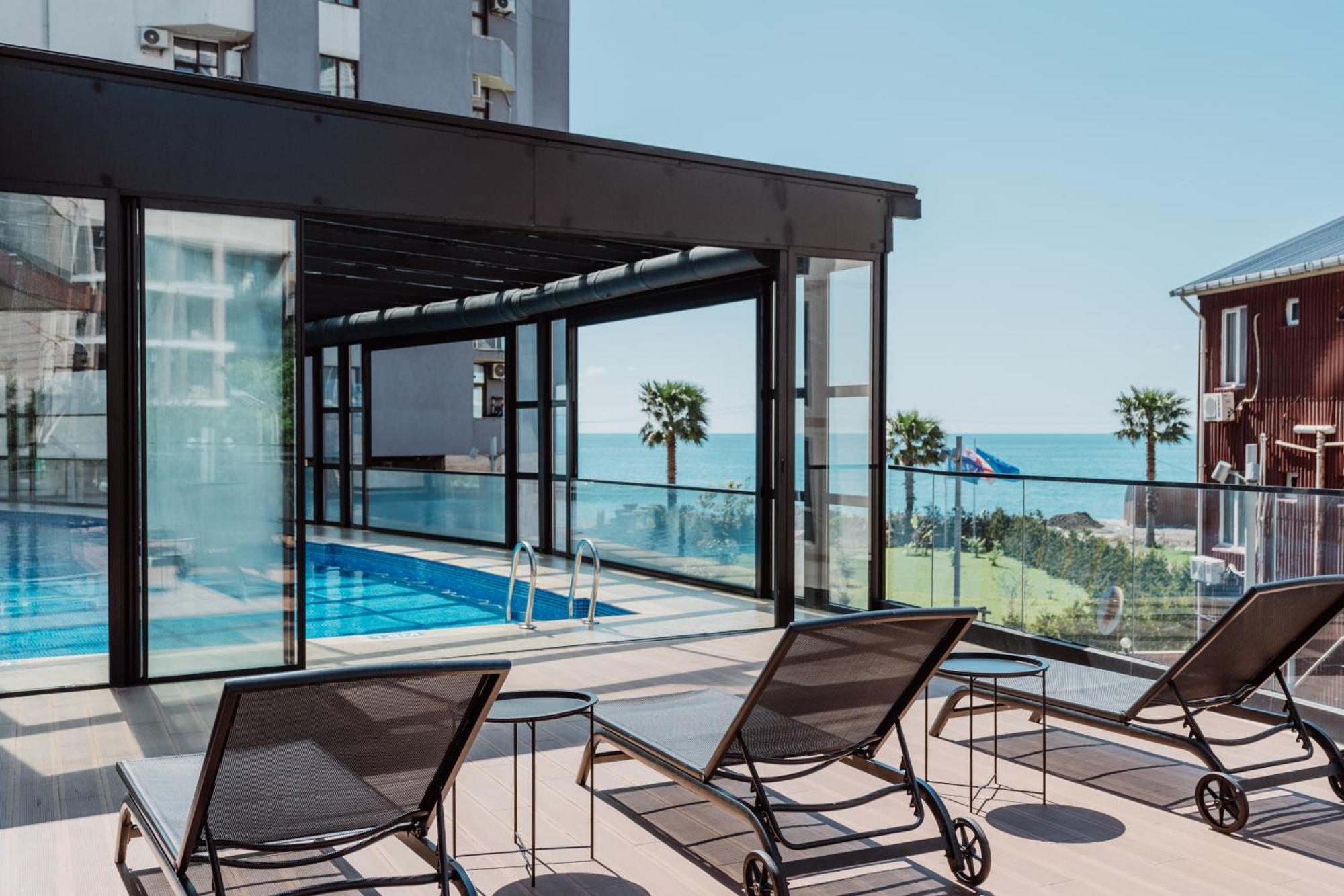 Hotel Navi 巴统 外观 照片