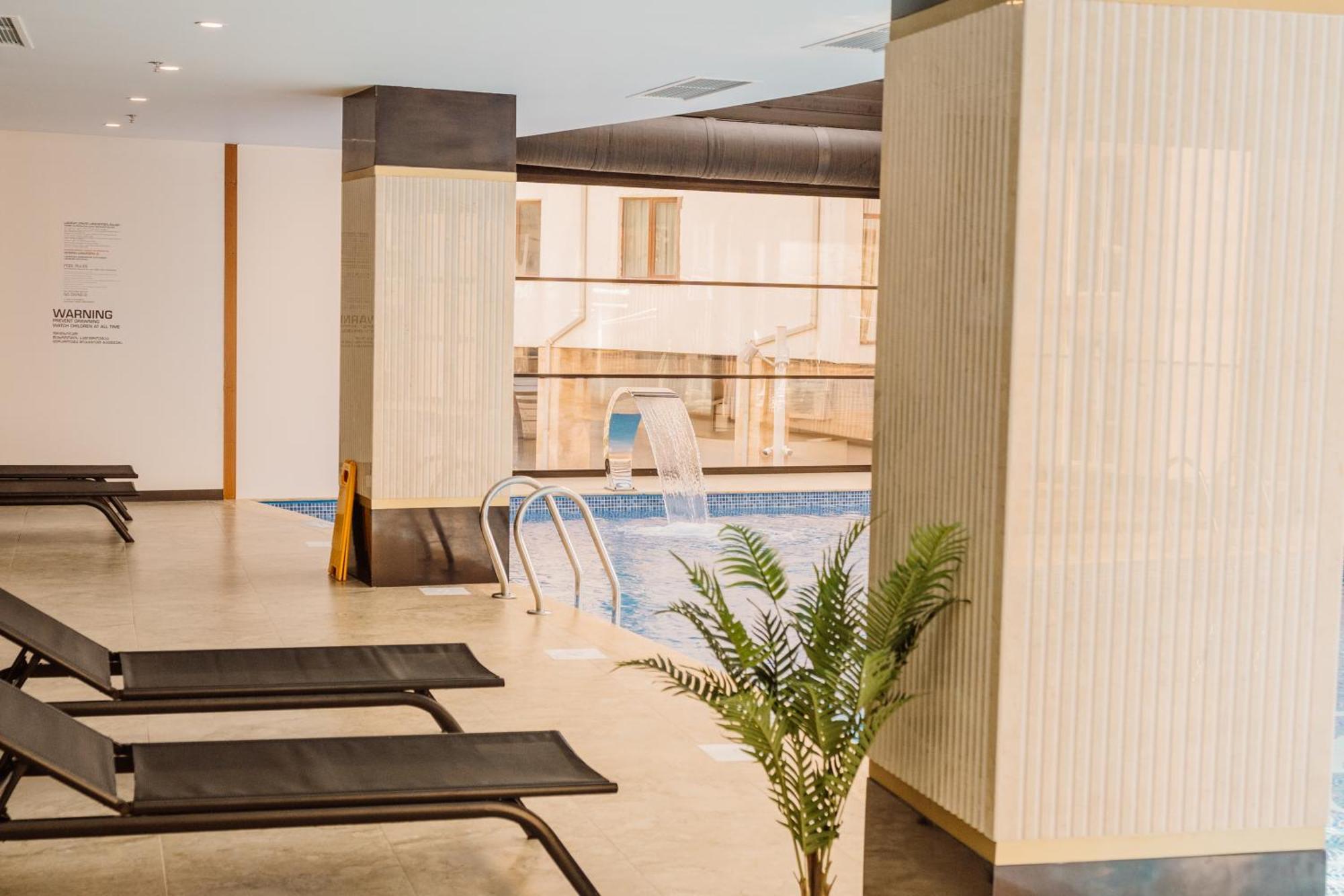 Hotel Navi 巴统 外观 照片