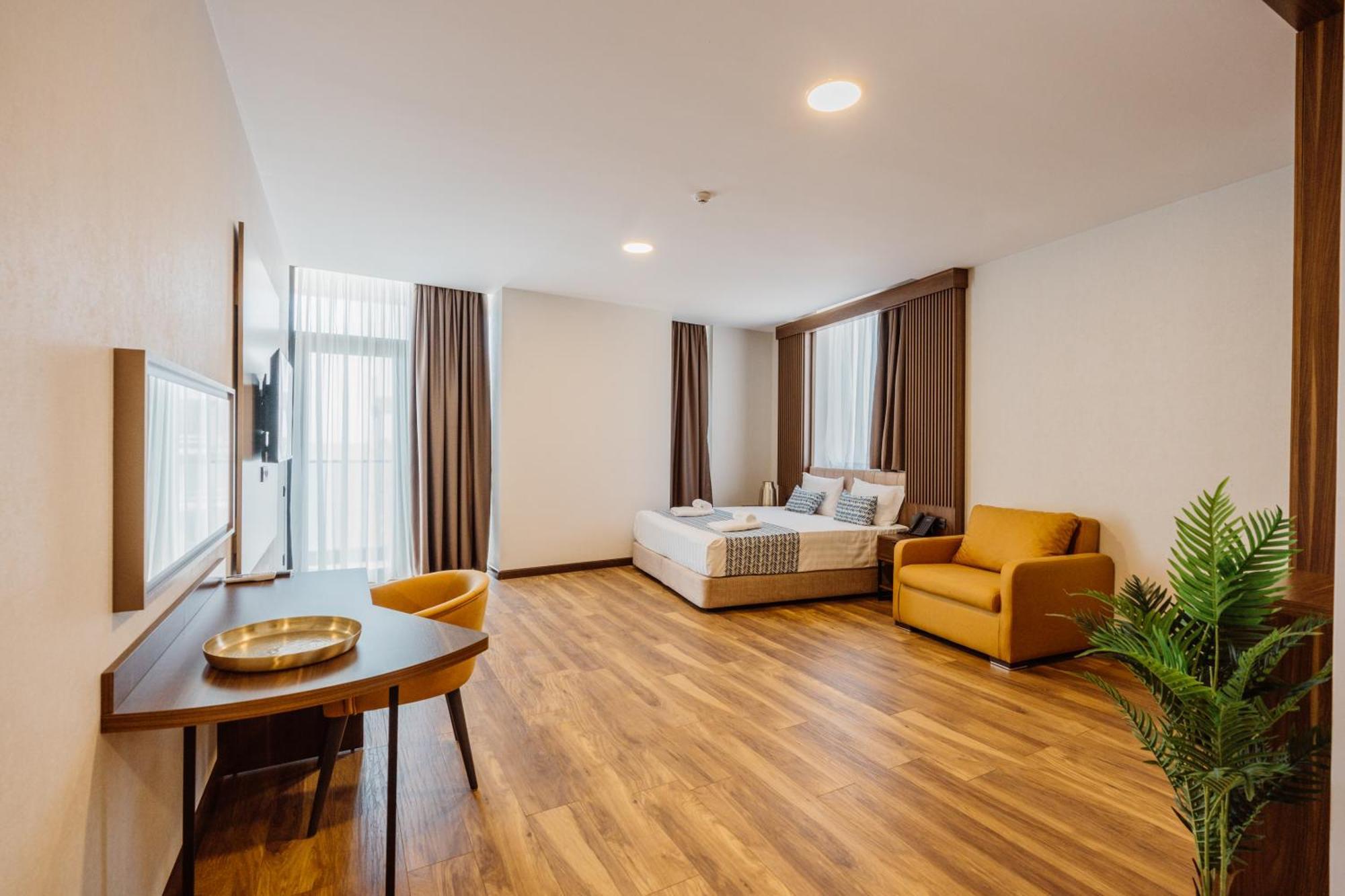 Hotel Navi 巴统 外观 照片