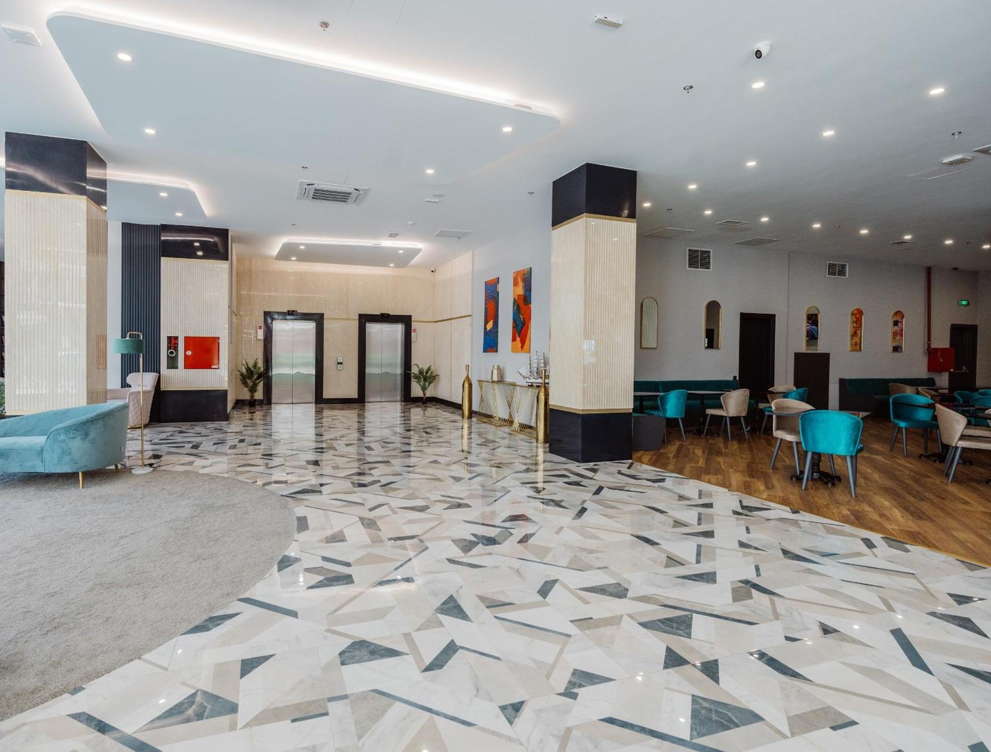 Hotel Navi 巴统 外观 照片