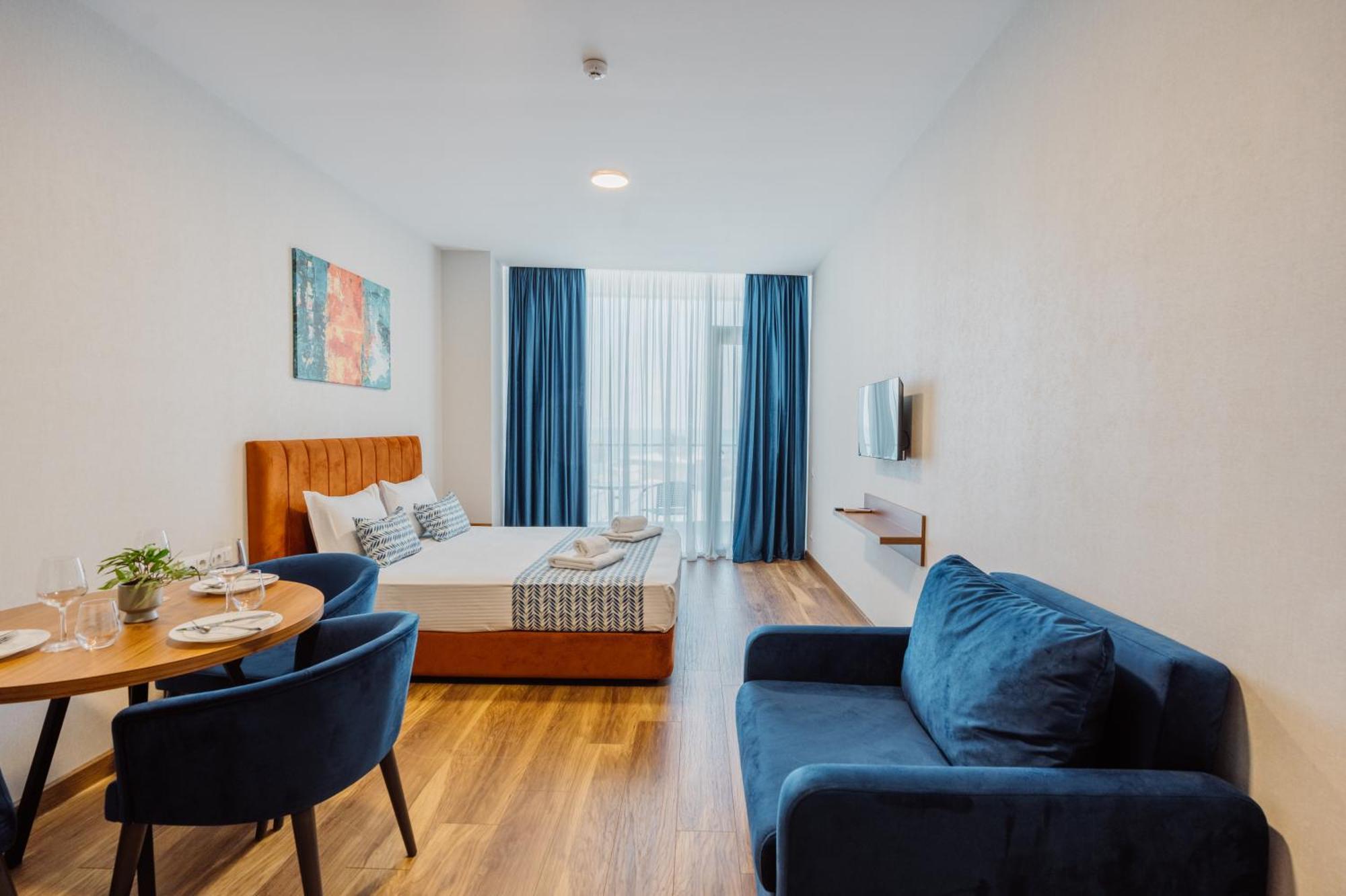 Hotel Navi 巴统 外观 照片