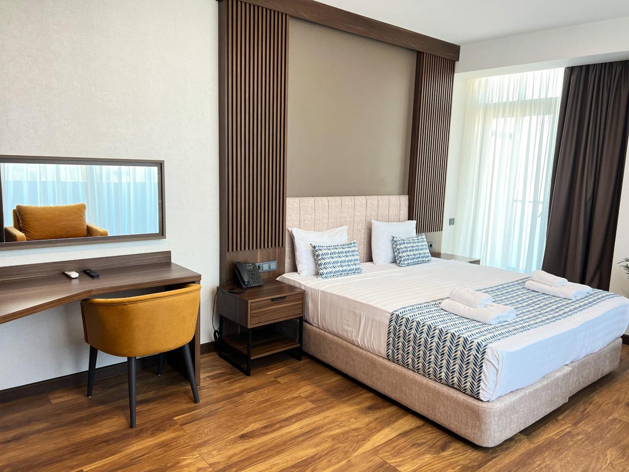 Hotel Navi 巴统 外观 照片