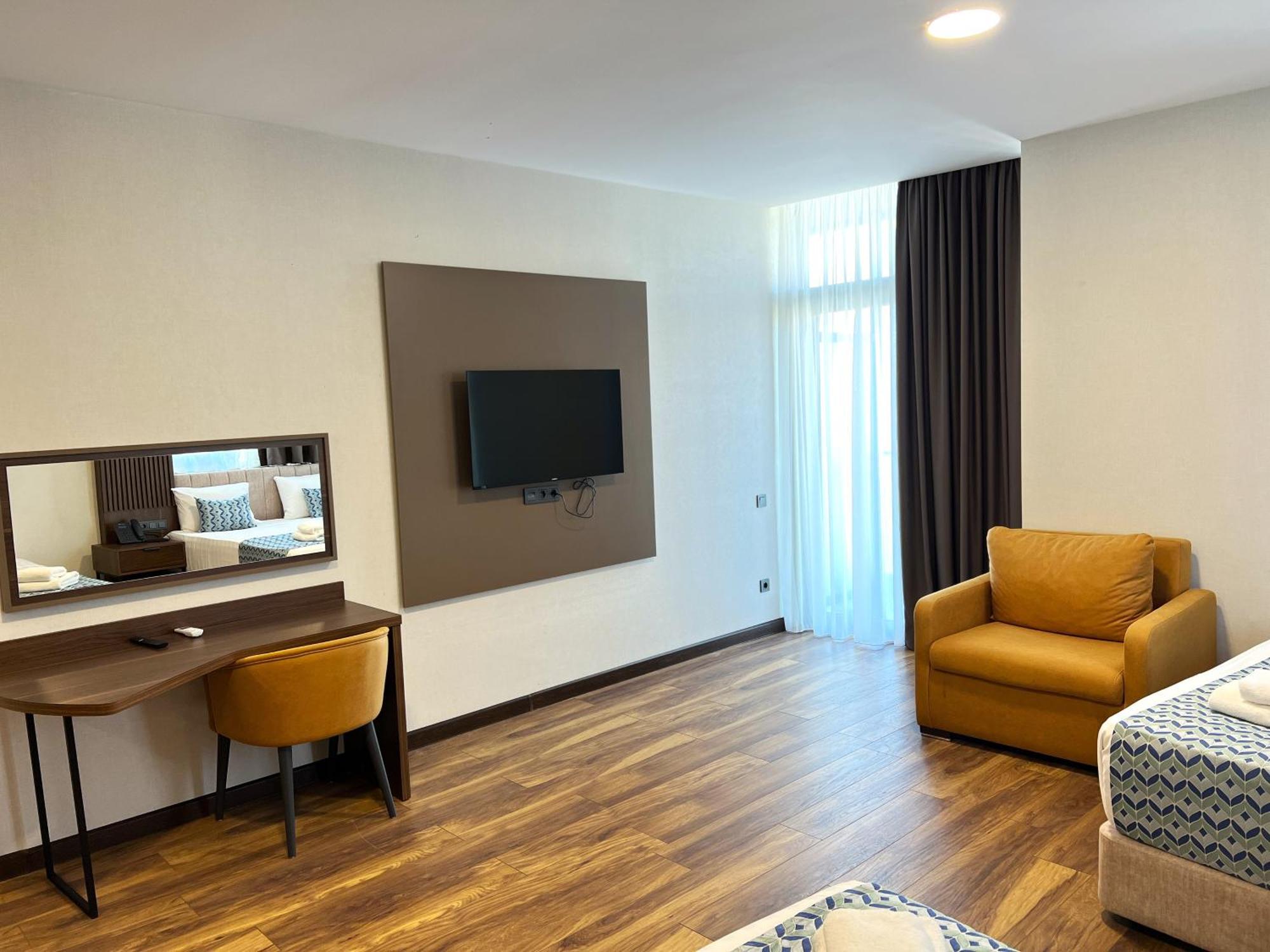 Hotel Navi 巴统 外观 照片