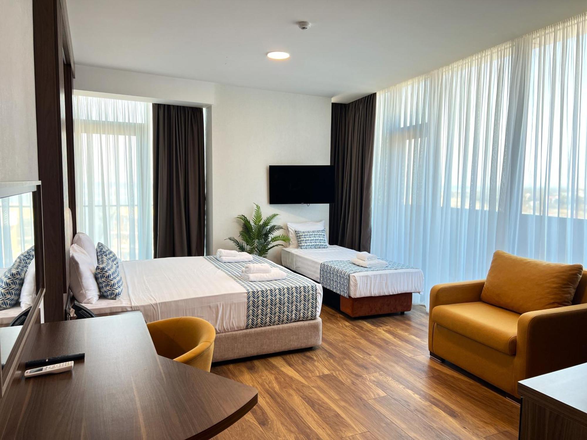 Hotel Navi 巴统 外观 照片